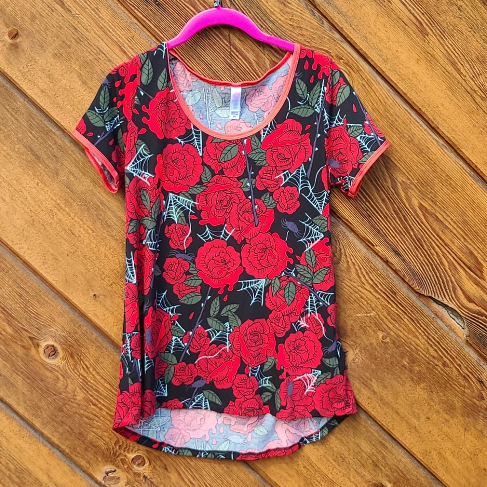 LuLaRoe 136 Classic T Red Roses